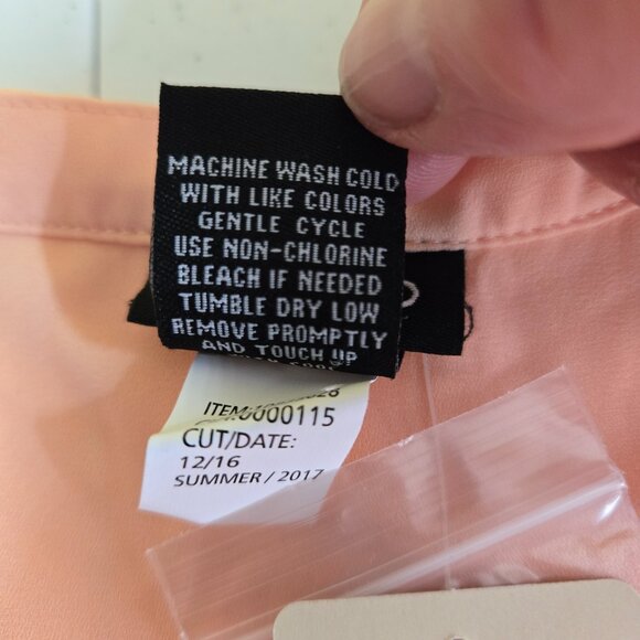 76-29 NWT Torrid Georgette peach Sleeveless pocket top Blouse Size 0 (12) NEW - Picture 5 of 5
